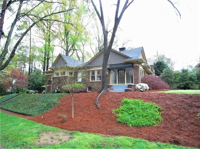 Building Photo - 1200 Stillwood Dr NE