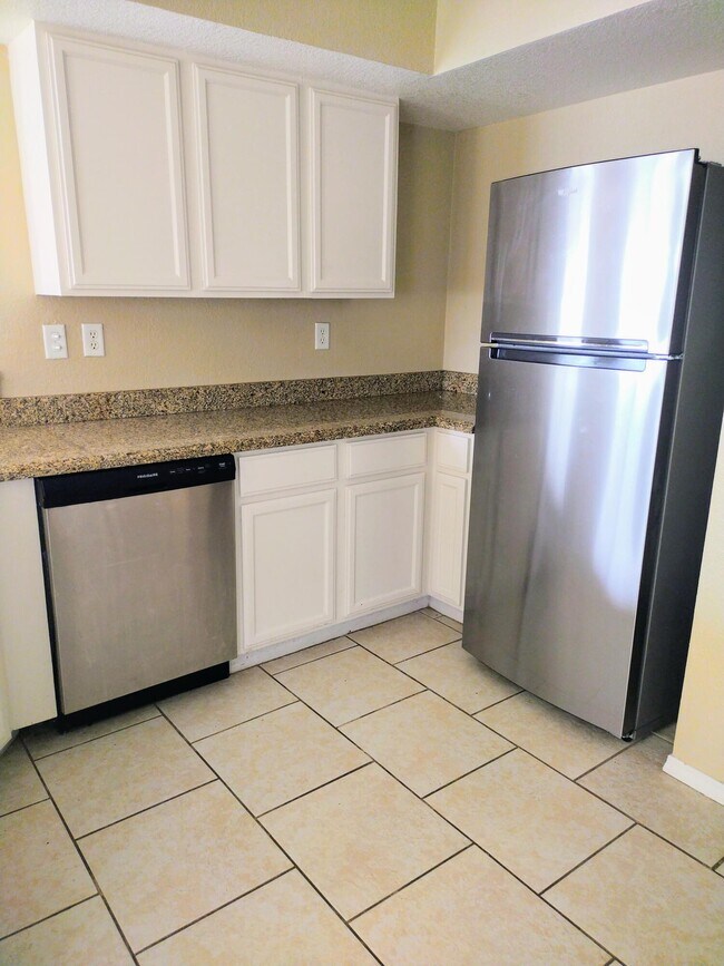 Building Photo - 4480 Loma Diamante Dr