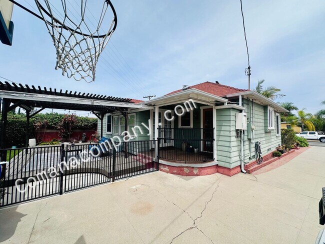 Building Photo - 4806 Aragon Dr