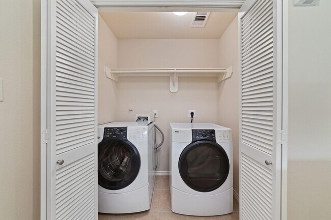 Building Photo - 14923 Tuttle Point Dr