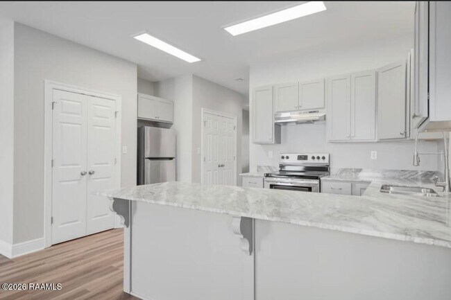 Building Photo - 139 Iberia St