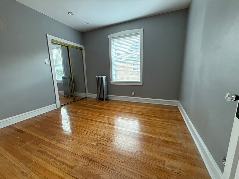 Building Photo - 4839 W Medill Ave