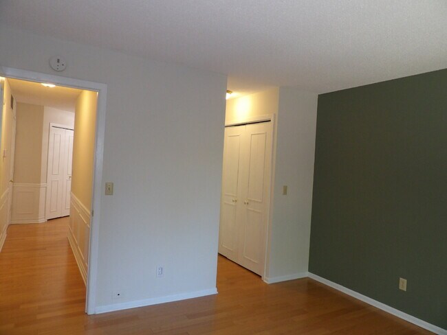 Building Photo - 2 Bed | 2 Bath Third Floor Condo