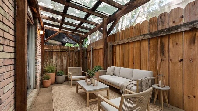 Building Photo - 7409 Shadow Hill Dr