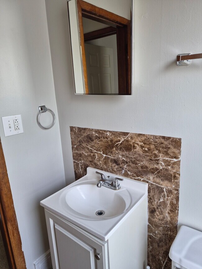 Building Photo - Bridge Street