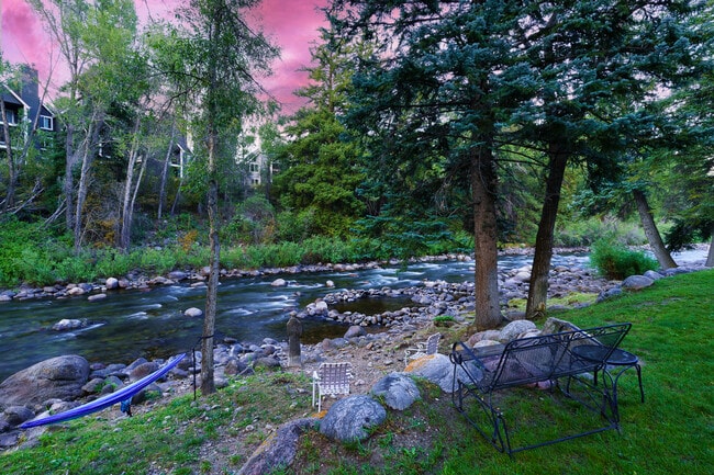 Building Photo - 35021 US-6