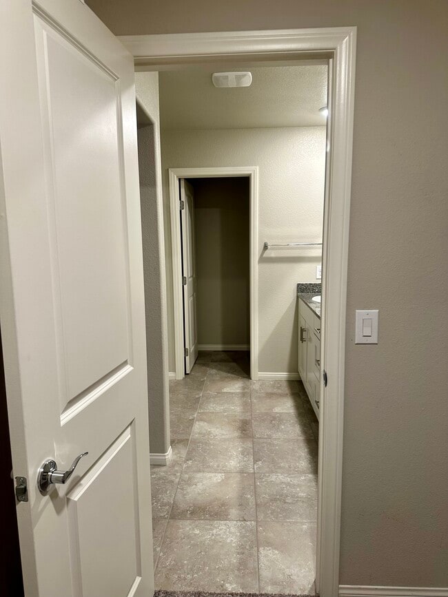 Building Photo - 3816 Antilia Ave