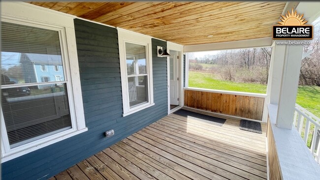 Building Photo - Cozy Country Living