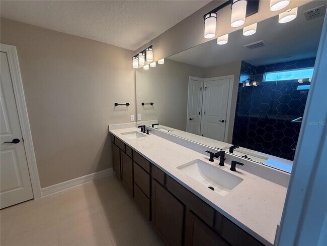 Building Photo - 455 Winter Grv Blvd