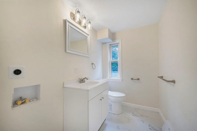 Building Photo - 1030 Oak St