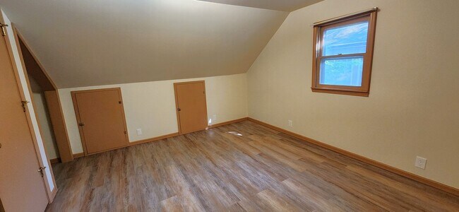 Building Photo - Beautiful, updated 4BR home with full unfi...