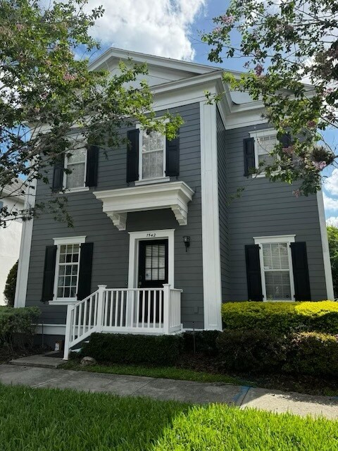 Building Photo - 1542 Almond Avenue