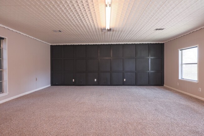 Building Photo - 20427 Lakeside Dr