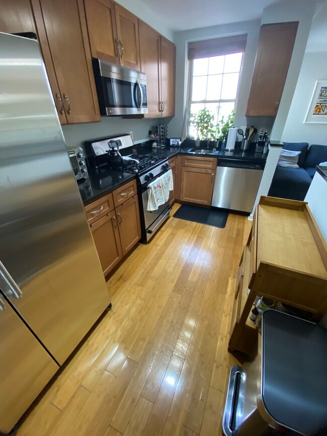 Building Photo - 1417 Newton St NW