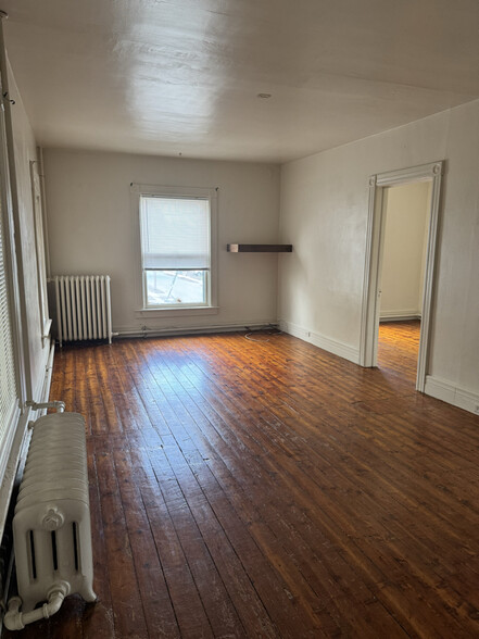 Primary Photo - 22 Clark St