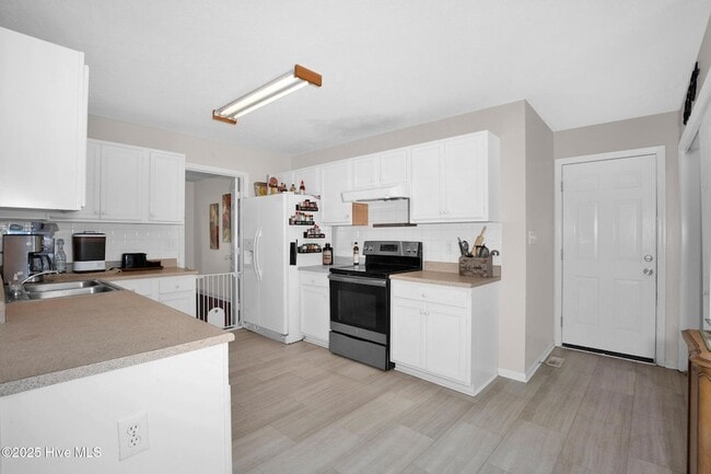 Building Photo - 5033 Miranda Dr