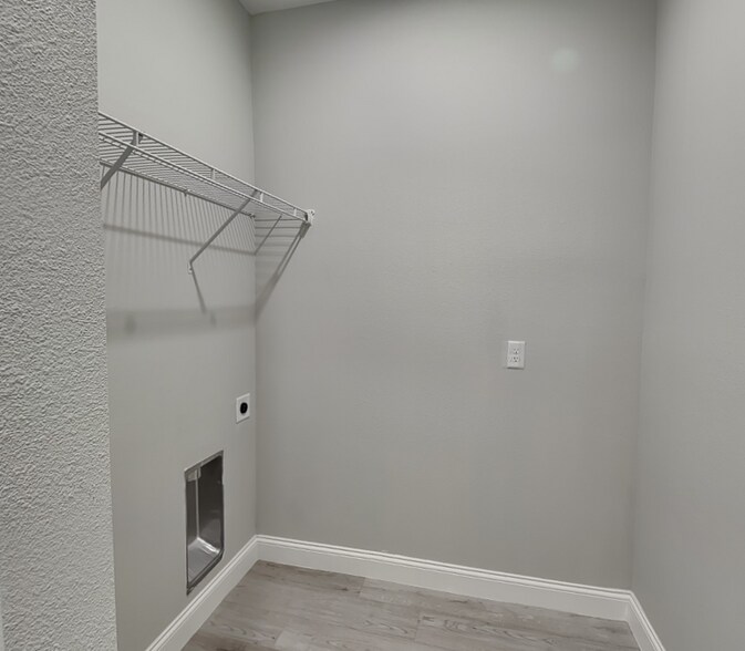 Building Photo - 8512 N Merrimac Way