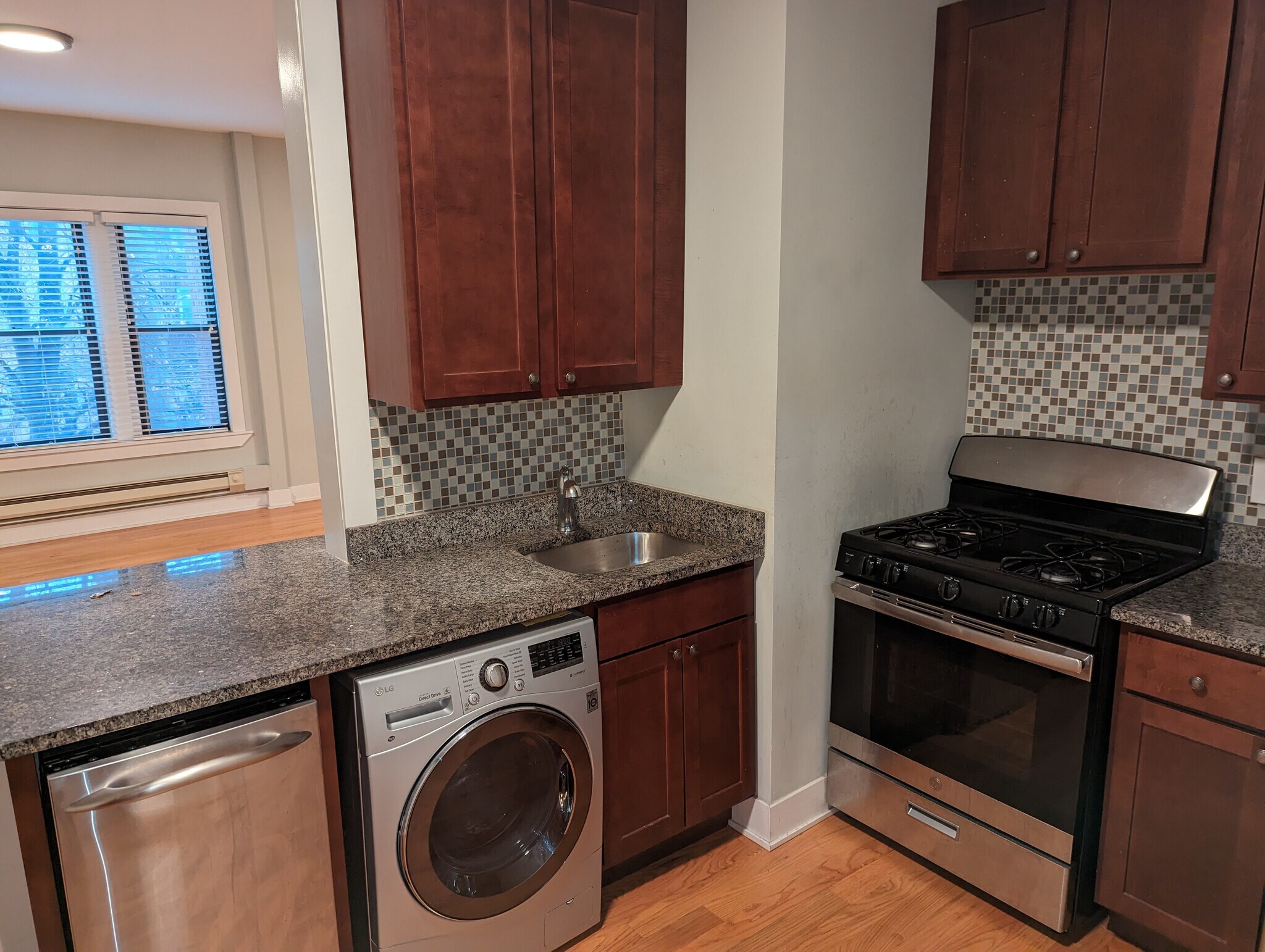 Building Photo - 4419 N Wolcott Ave