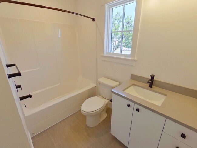 Building Photo - Don’t Miss Our Spring Rate Drop — Units Going Fast