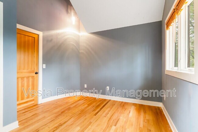 Building Photo - 318 Sulphur Springs Rd
