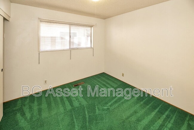 Building Photo - 2901 Doidge Ave