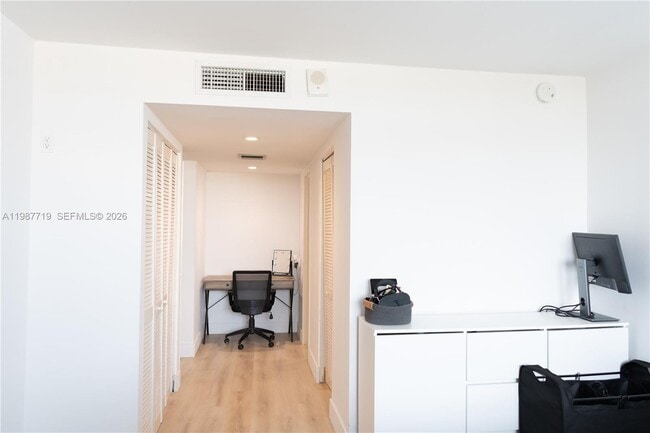 Building Photo - 13155 Ixora Ct