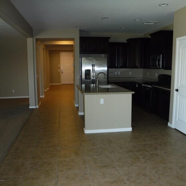 Building Photo - 3391 E Yellowstone Pl