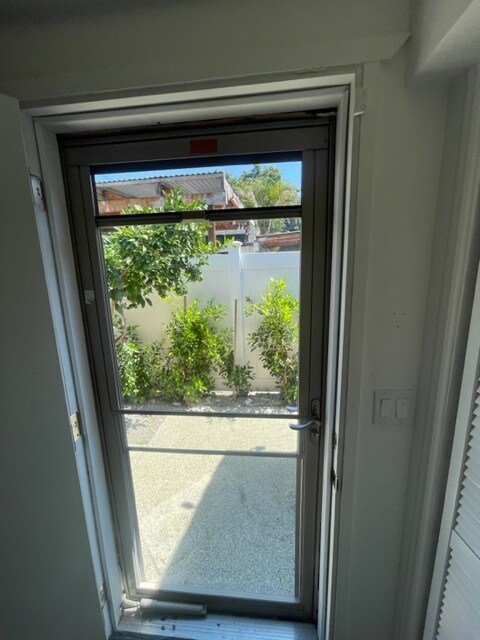 Building Photo - 1419 W 58th Plz