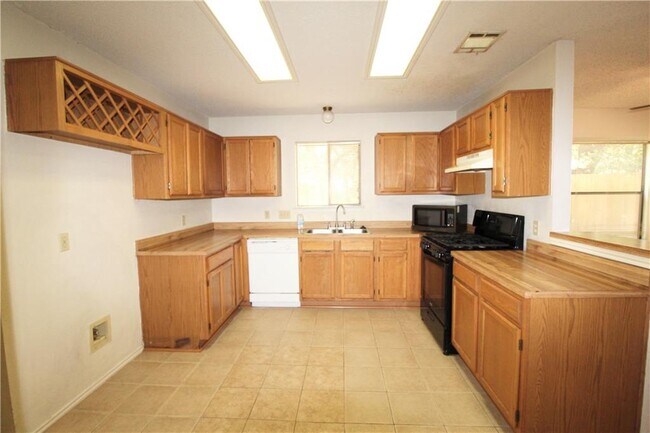 Building Photo - 15706 Racine Cove