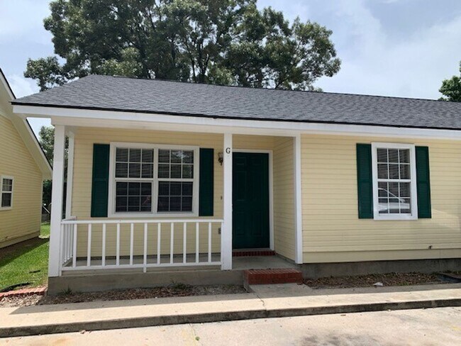 Building Photo - Village Green - Remerton Duplex