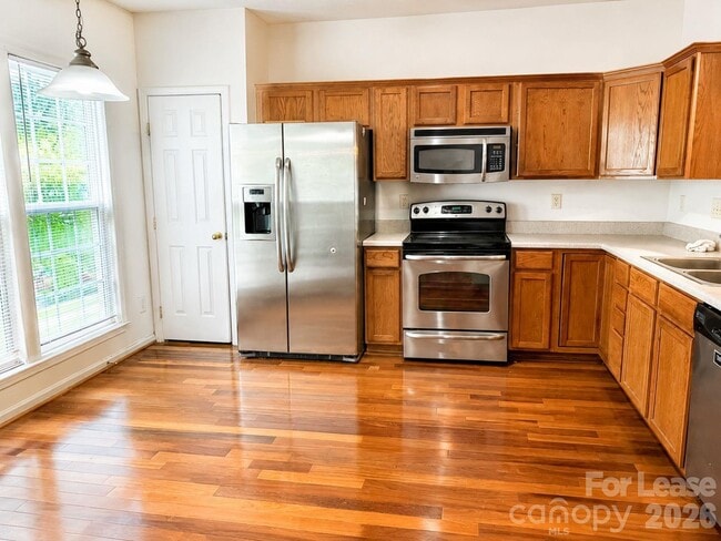 Building Photo - 913 Tiger Ln