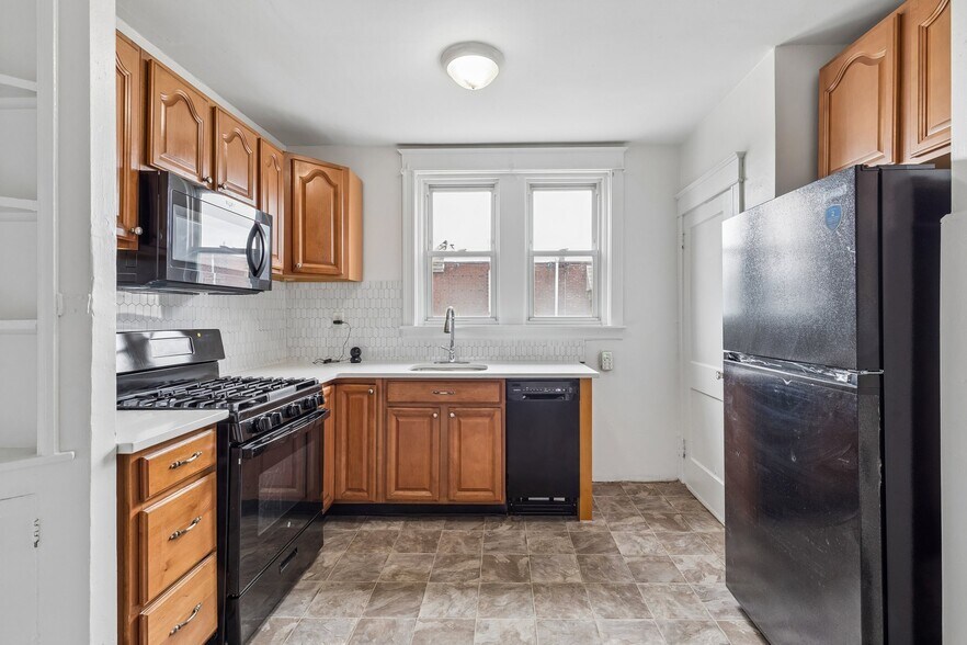 Building Photo - 5651 N 20th St