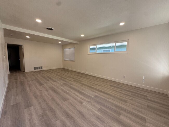 Building Photo - Samantha Way