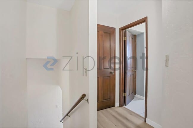 Building Photo - Unit