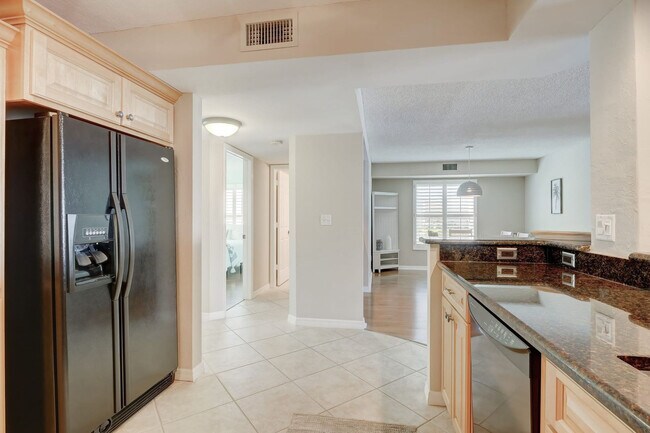 Building Photo - 1501 Chesapeake Ave