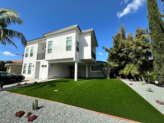 Building Photo - Newly Built 4 bed House! Prime Location