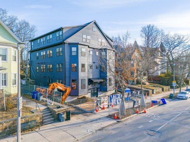 Building Photo - 584 Cambridge St