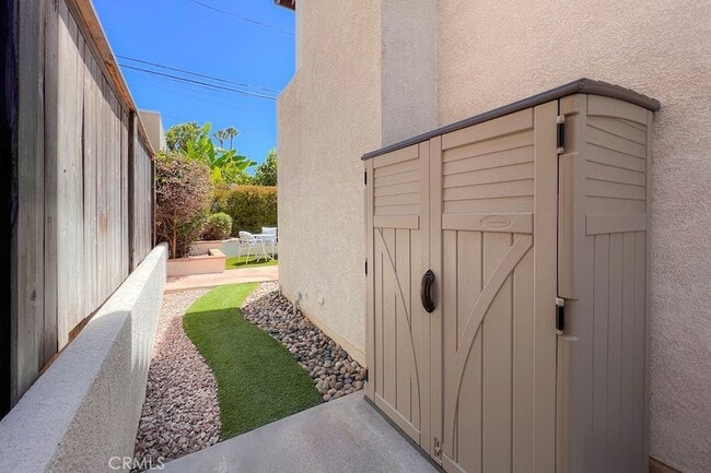 Building Photo - 33882 Diana Dr