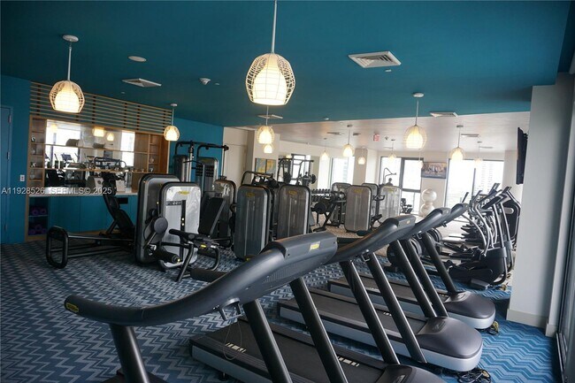 Building Photo - 121 NE 34th St