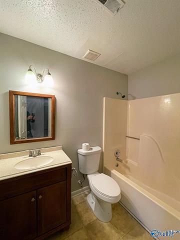 Building Photo - 5001-5007 7 Pine Cir