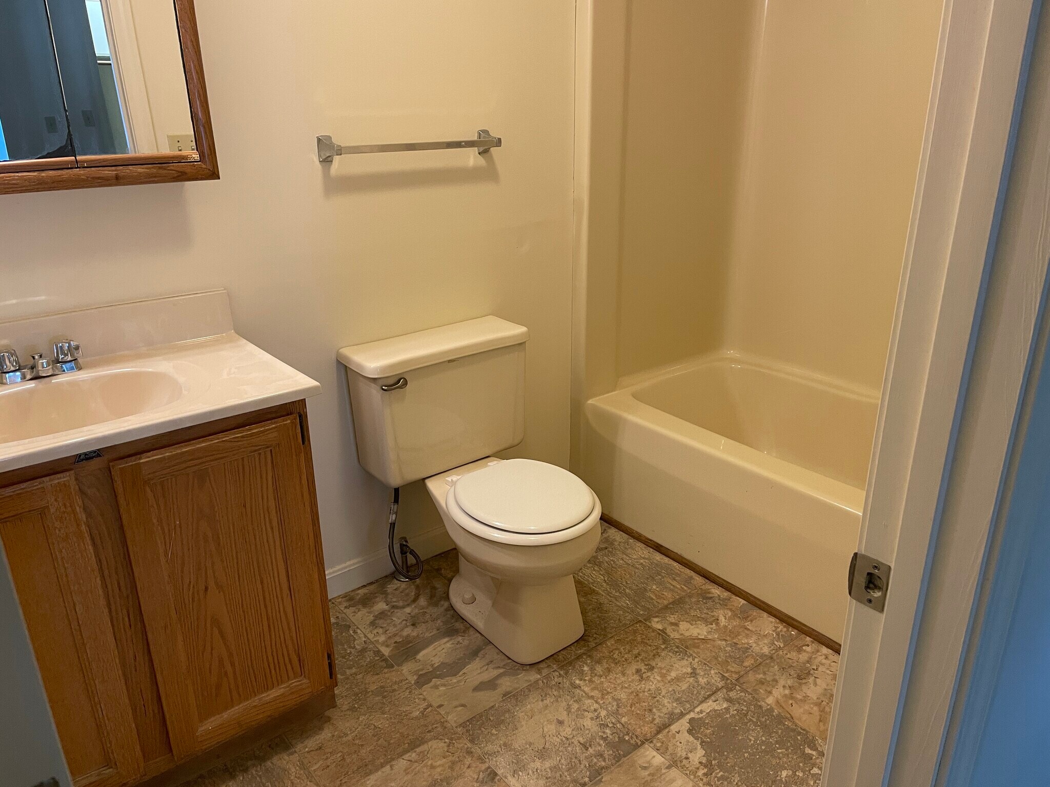 Building Photo - 844 State St