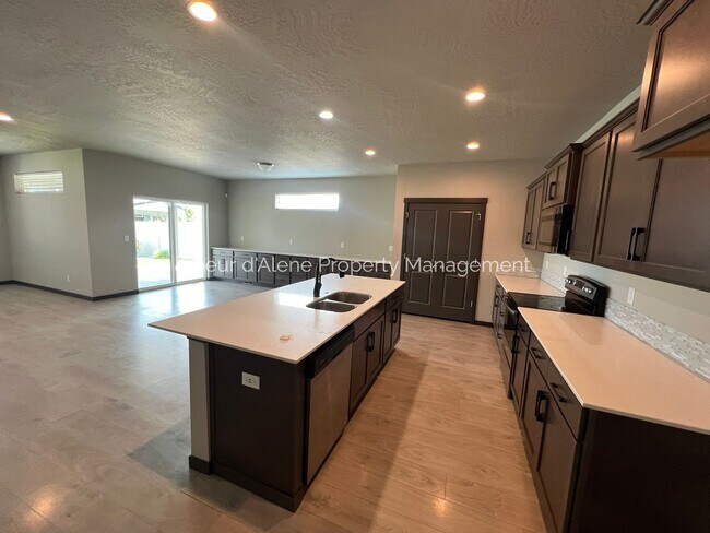 Building Photo - 3 bed house in Woodbridge