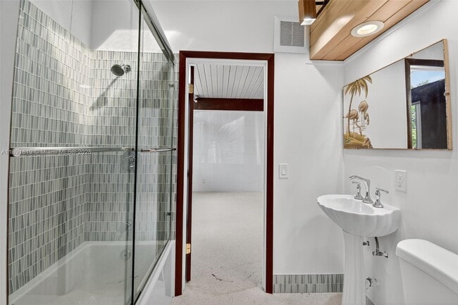 Building Photo - 630 NE 14th Ave