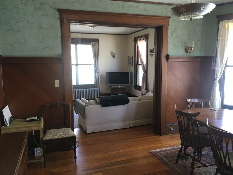 dining to living - 266 Willow St