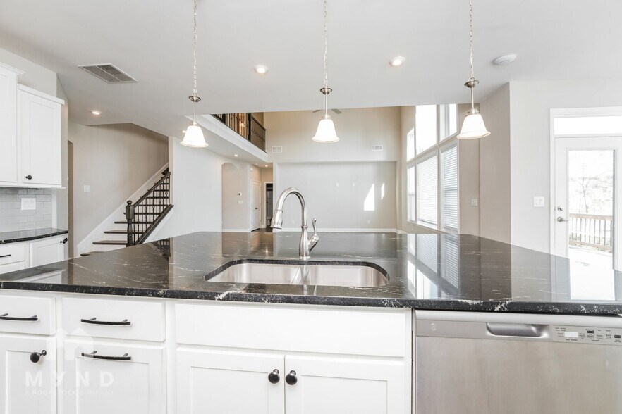 Building Photo - 584 Michigan Cir