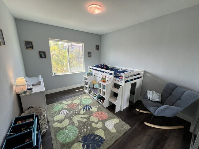 Building Photo - Amazingly Remodeled 4 Bed 4 Bath Luxury Home in North Orange with Solar!