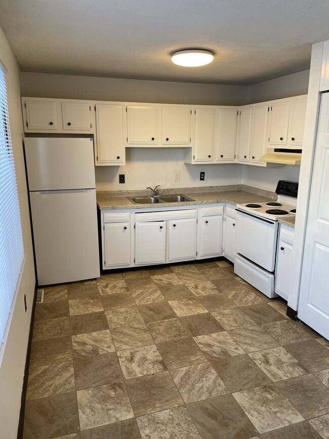 Building Photo - 3003 7th St N