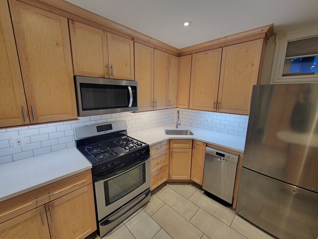 Building Photo - 210 8th St SE