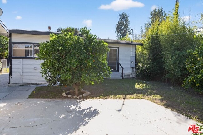 Building Photo - 11029 Sarah St