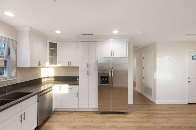 Building Photo - Brand New 2BR/1BA with Downtown LA Views in Historic Pico Union - First Time  on Market!
